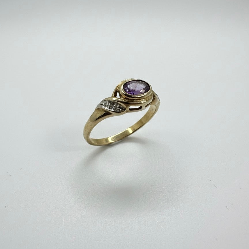 9ct Amethyst With Diamond Shoulder Ring
