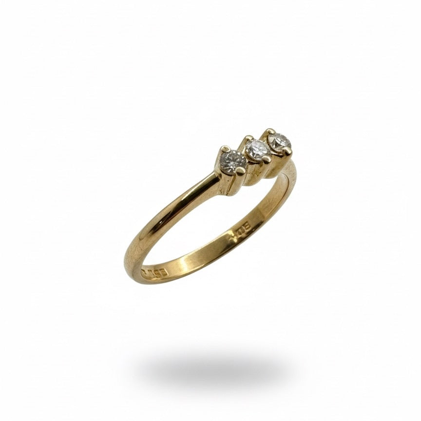 18ct Trilogy Twin Claw Set Diamond Ring