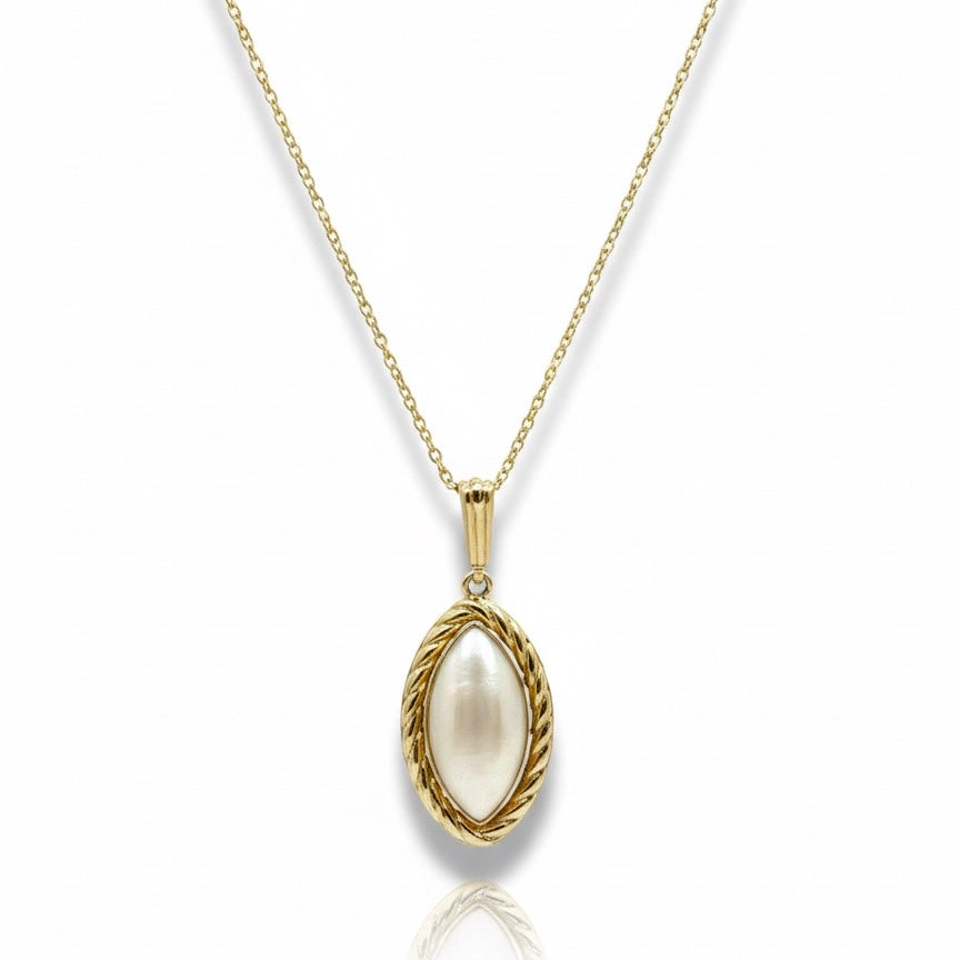 9ct Marquees Mother Of Pearl Pendant With Chain