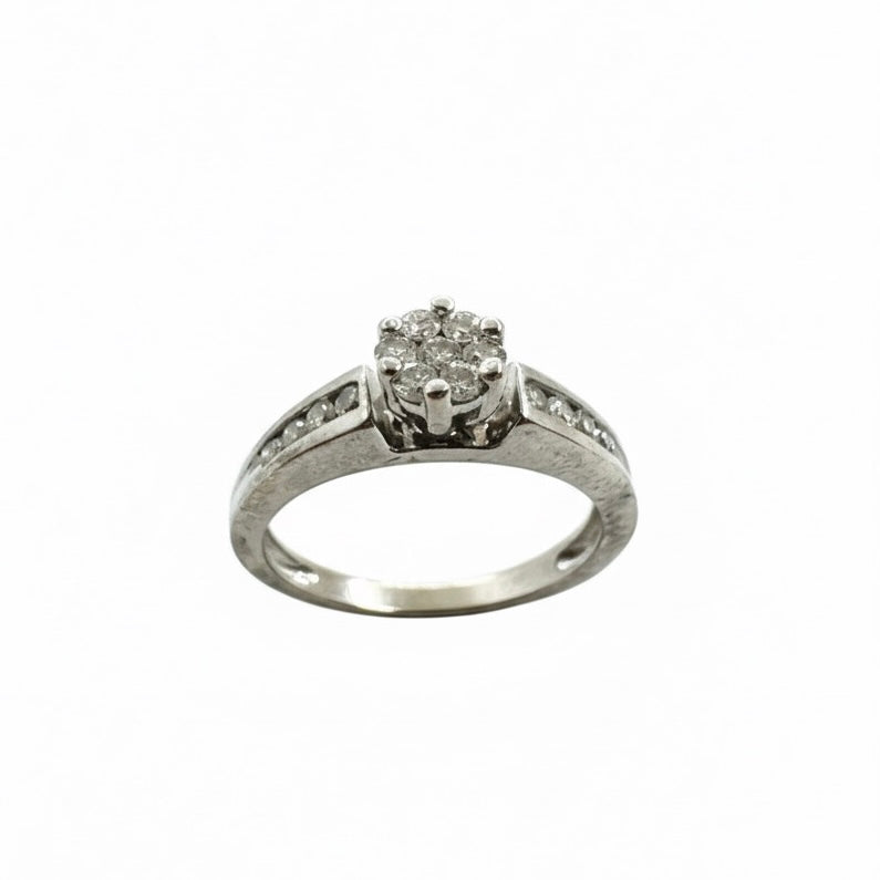 18ct Cluster Centre And Shoulder Diamond Ring
