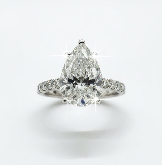 950 Platinum Pear Diamond With Diamond Shoulder Ring