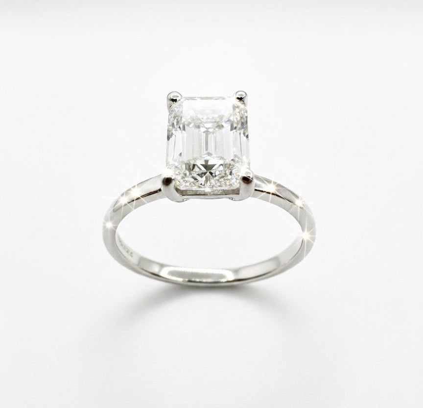 18ct White Gold Emerald Cut Diamond Solitiare Ring