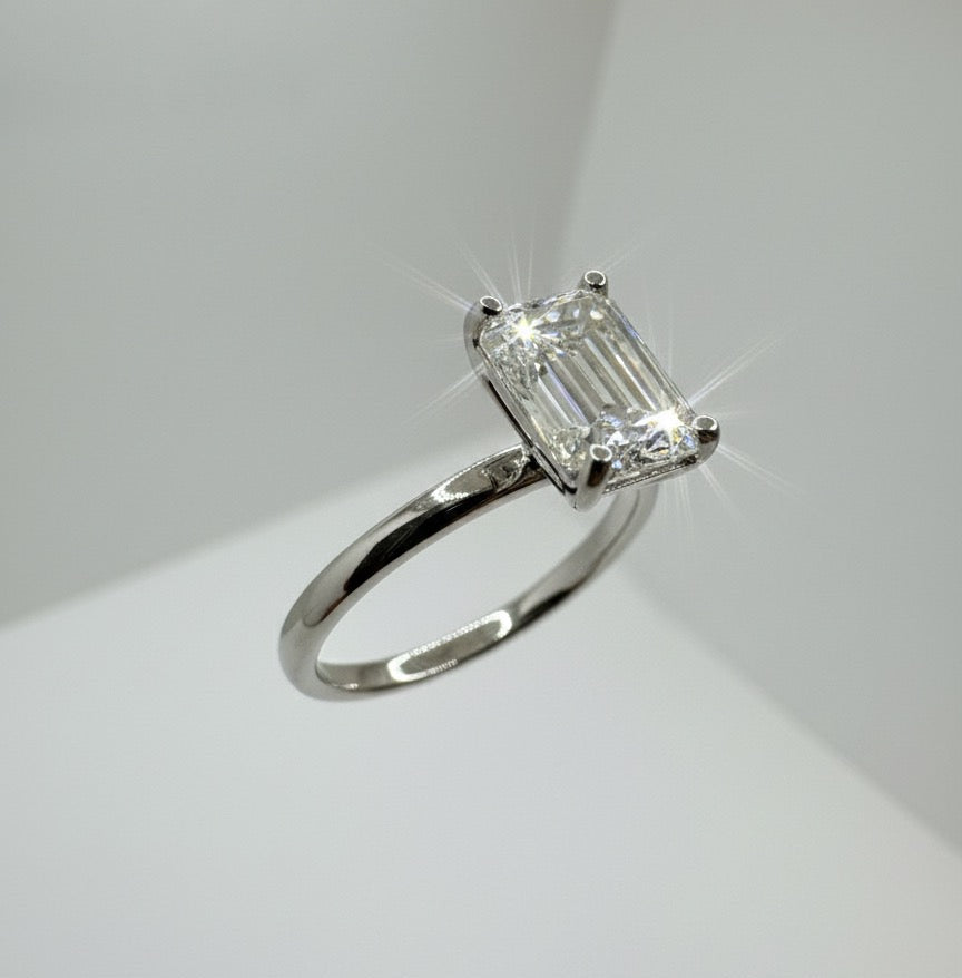 18ct White Gold Emerald Cut Diamond Solitiare Ring