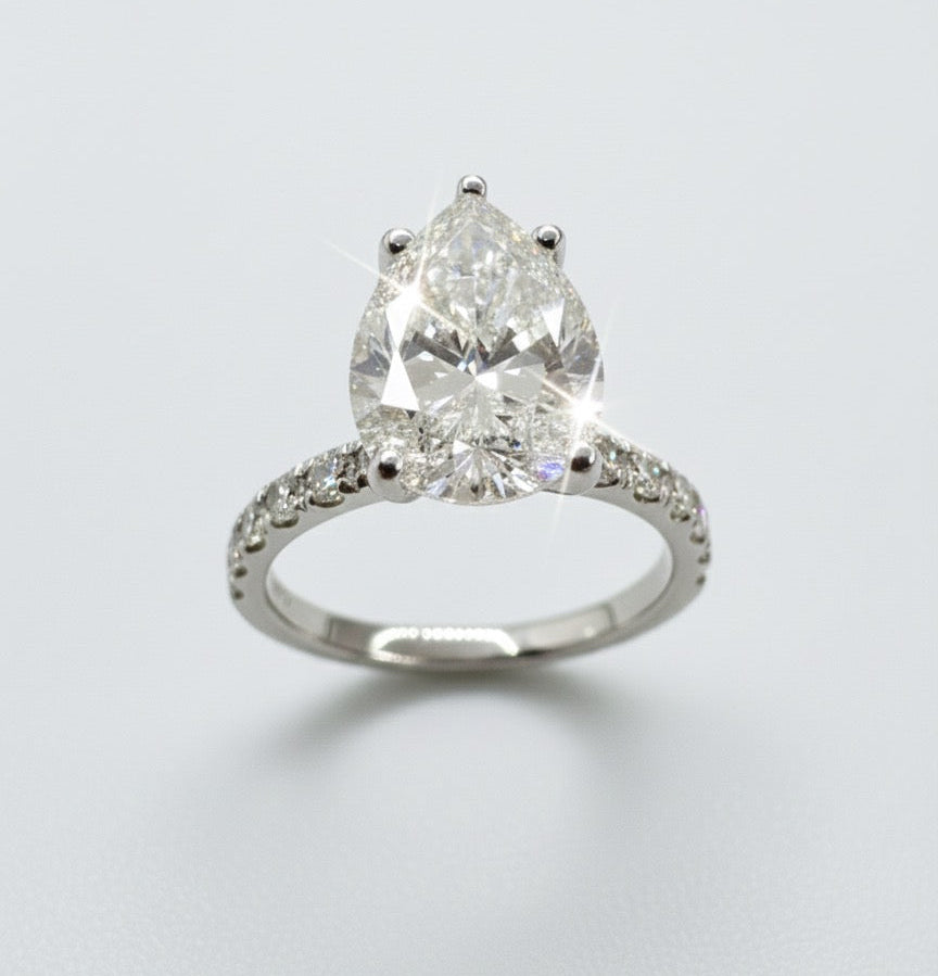 950 Platinum Pear Diamond With Diamond Shoulder Ring