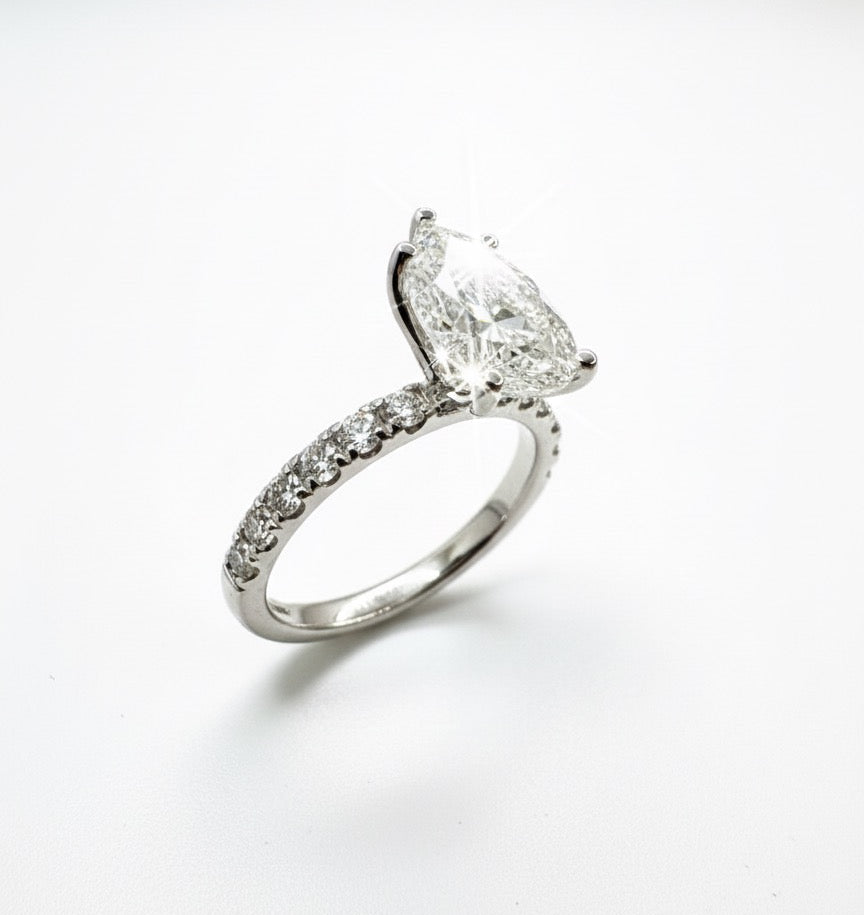 950 Platinum Pear Diamond With Diamond Shoulder Ring