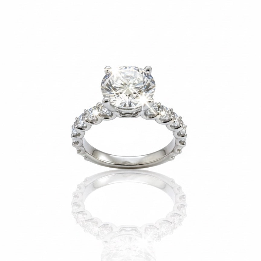 950 Platinum Round Brilliant Diamond With Diamond Shoulder Ring