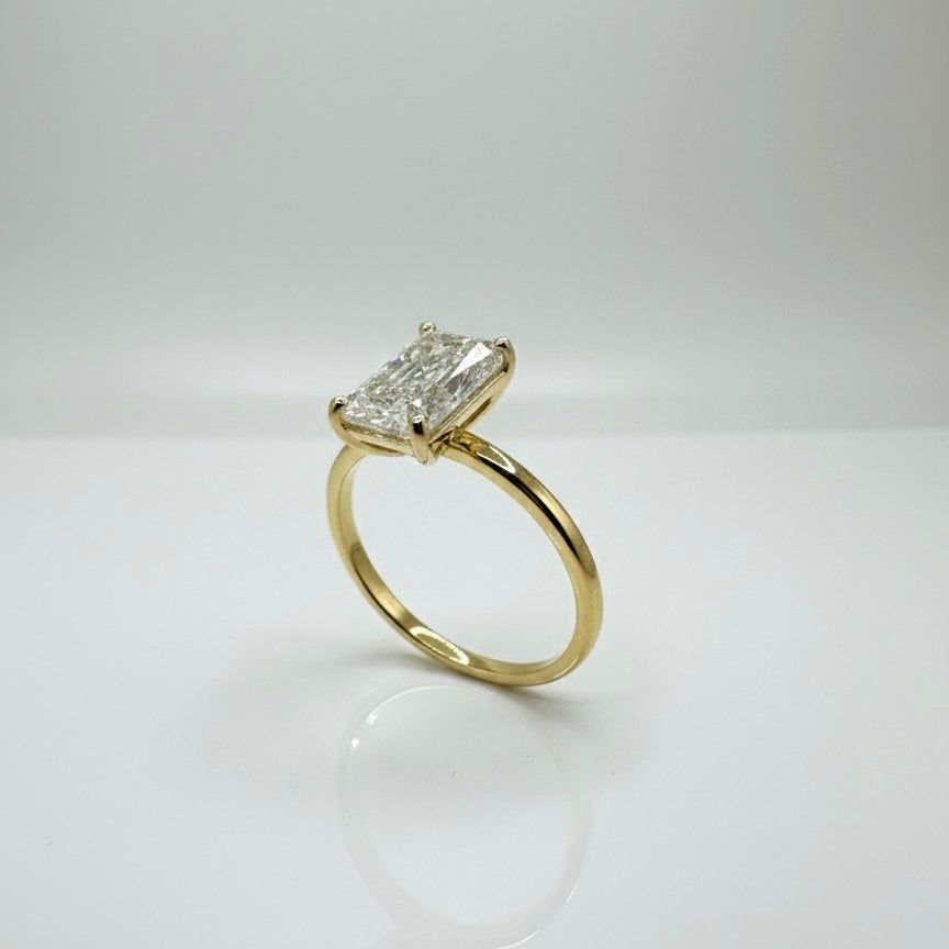 18ct Radiant Cut Diamond Solitaire Ring