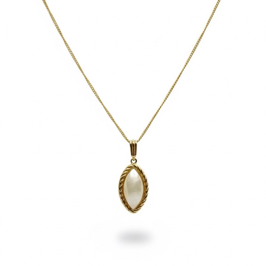 9ct Marquees Mother Of Pearl Pendant With Chain